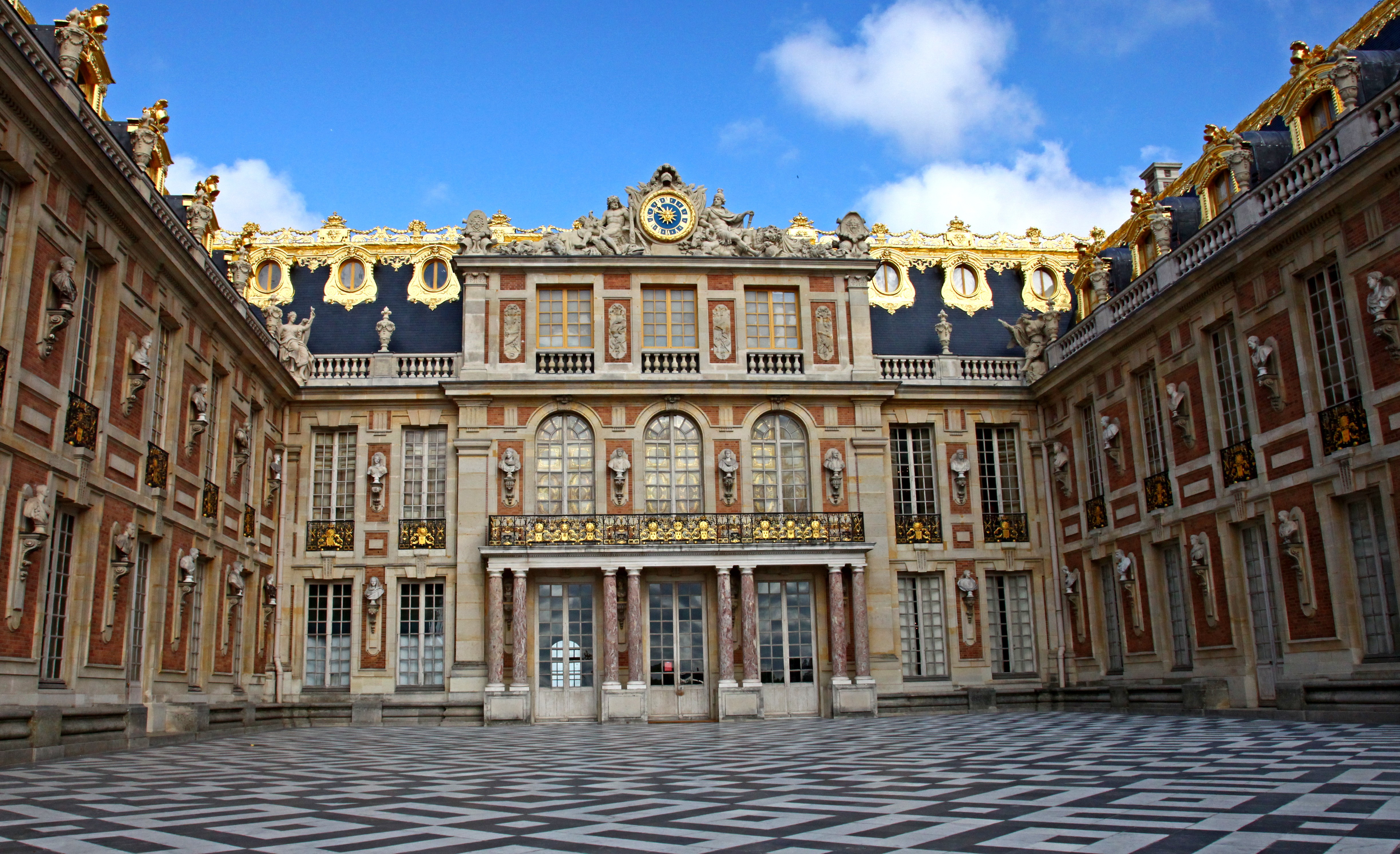Время версаль. Людовик 14 Версаль. Версальский дворец во Франции Людовик 14. Версаль дворец Франция 18 век.